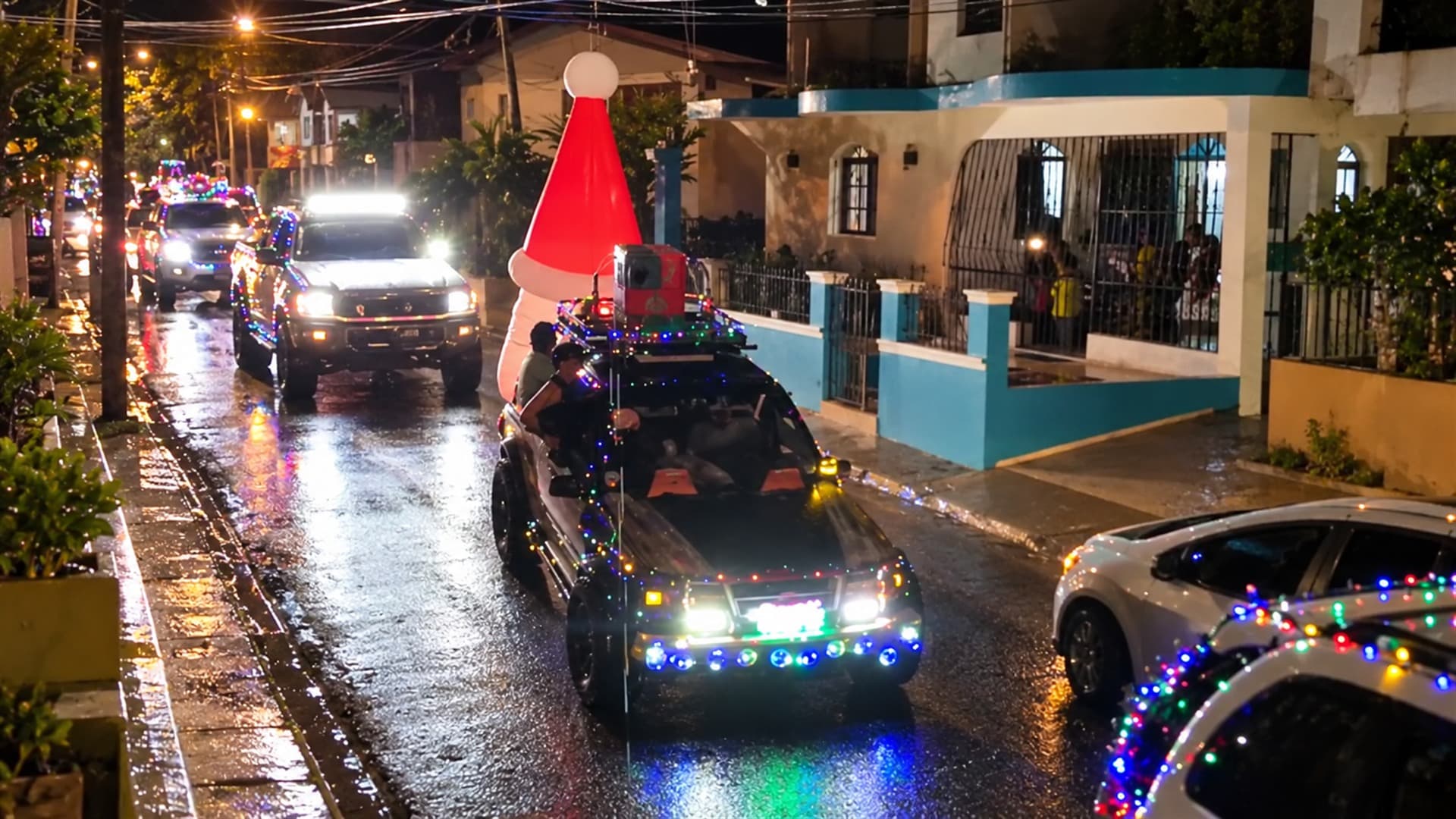 Caravana festiva de vehículos